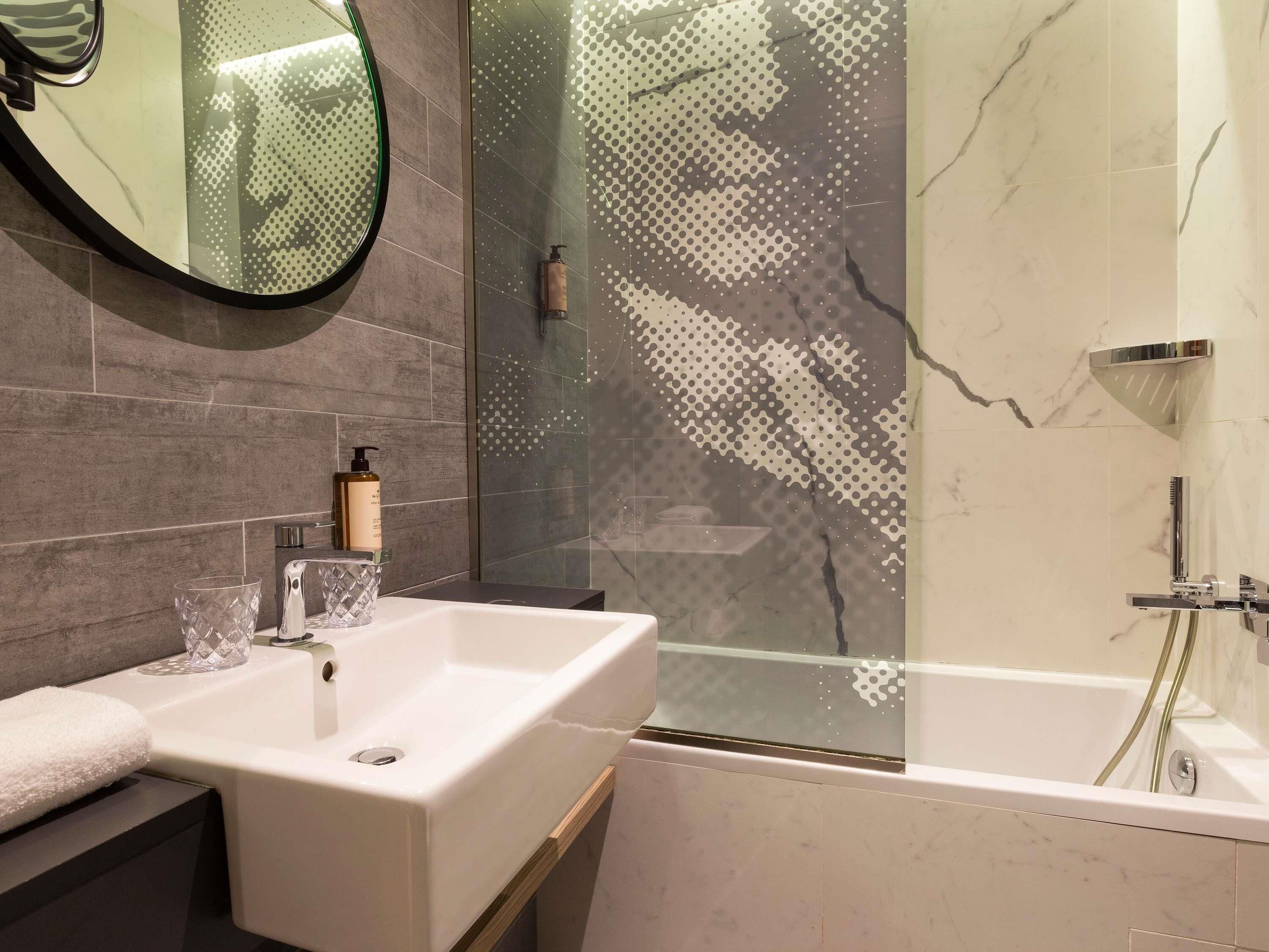 Articles de toilette écologiques, sèche-cheveux, serviettes fournies