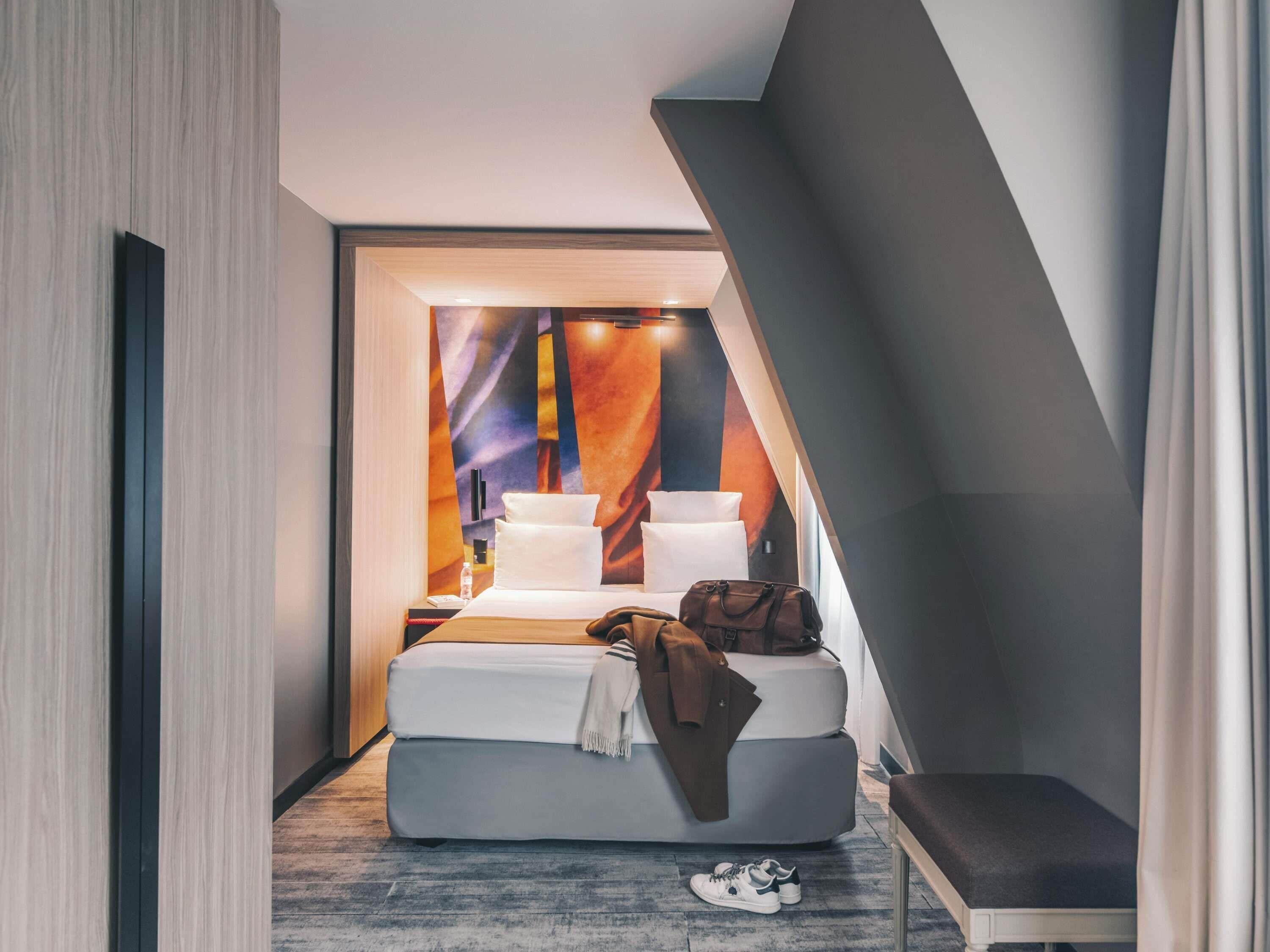 standard room, 1 double bed | premium bedding, minibar, in-room safe, desk