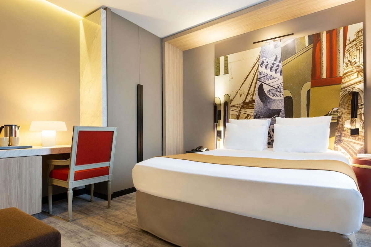 Standard Room, 1 Double Bed | Premium bedding, minibar, in-room safe, desk