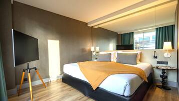 Superior-huone, parveke | Tallelokero huoneessa, työpöytä, äänieristys, silitysrauta/-lauta