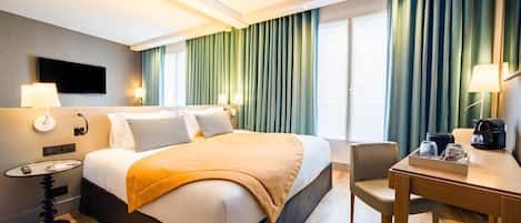Premium bedding, in-room safe, desk, laptop workspace