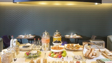 Dagelijks ontbijtbuffet (EUR 18 per persoon)