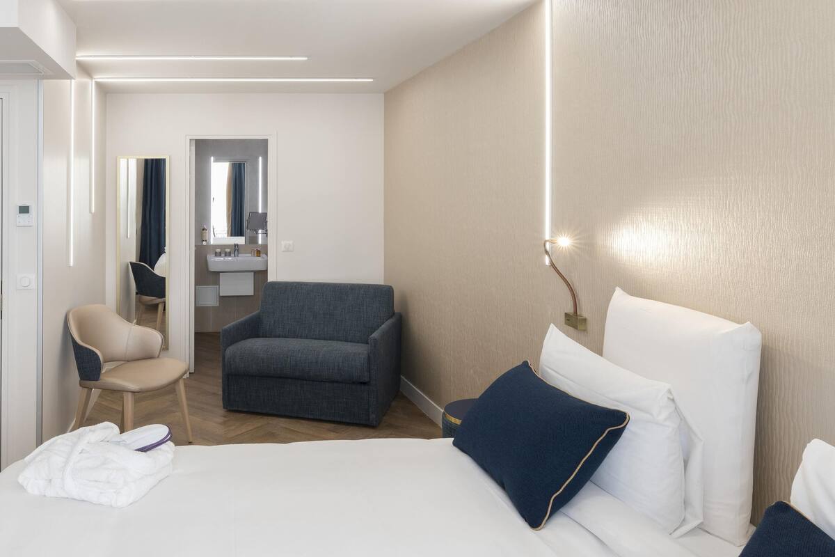 Privilege, Room, 1 Double Bed | Hypo-allergenic bedding, minibar, in-room safe, desk