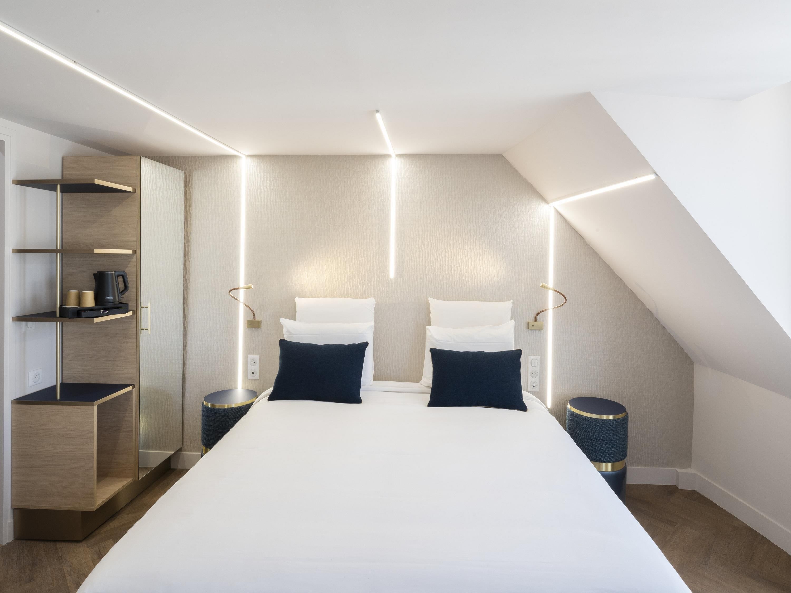 Rom – superior, 1 queensize-seng | Allergitestet sengetøy, minibar, safe på rommet og skrivebord