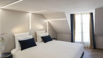 Roupas de cama antialérgicas, frigobar, cofres nos quartos, escrivaninha