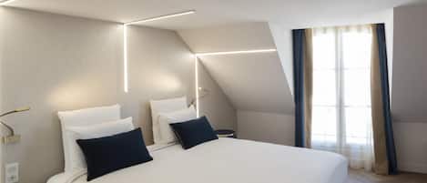 Hypo-allergenic bedding, minibar, in-room safe, desk