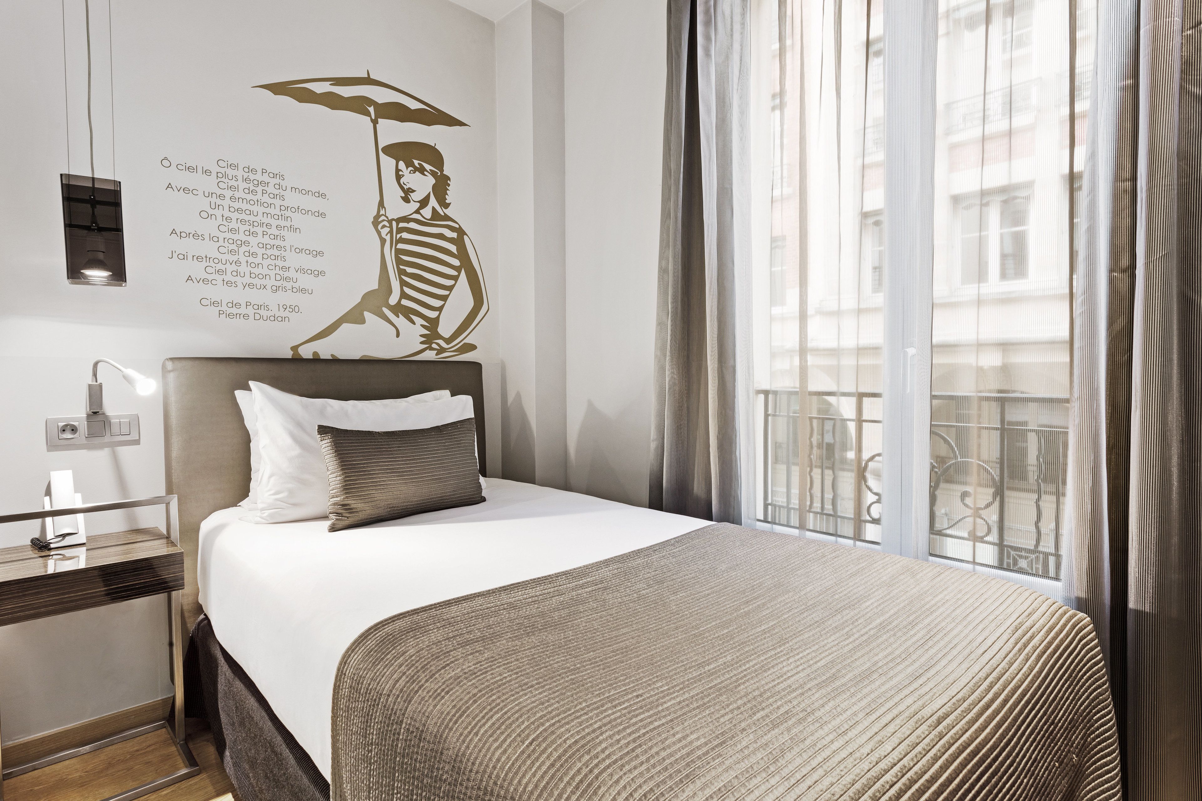 Minibar, coffres-forts dans les chambres, ameublement personnalisé