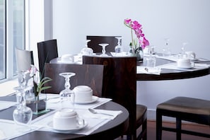 Daily buffet breakfast for a fee - Hotel du Golf Rosny (Rosny-sous-Bois)