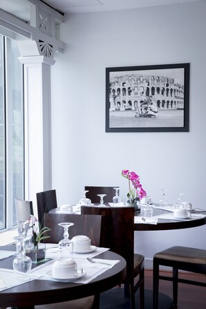 Daily buffet breakfast for a fee - Hotel du Golf Rosny (Rosny-sous-Bois)