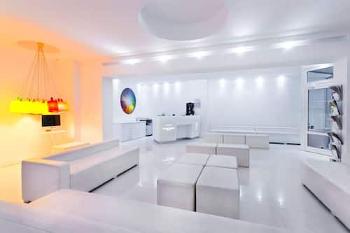 Coin salon dans le hall