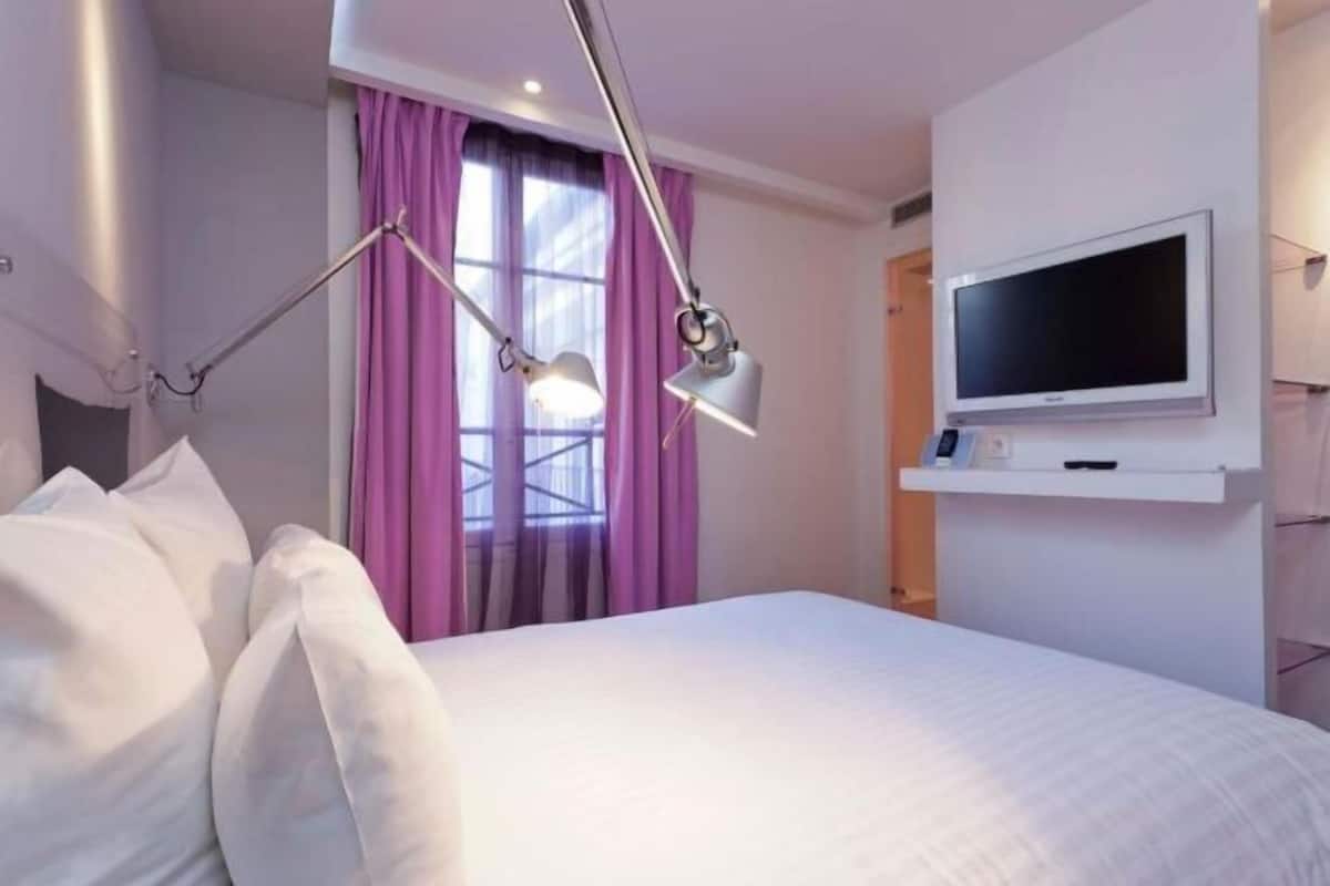 Zimmersafe, Schreibtisch, schallisolierte Zimmer, Bügeleisen/Bügelbrett