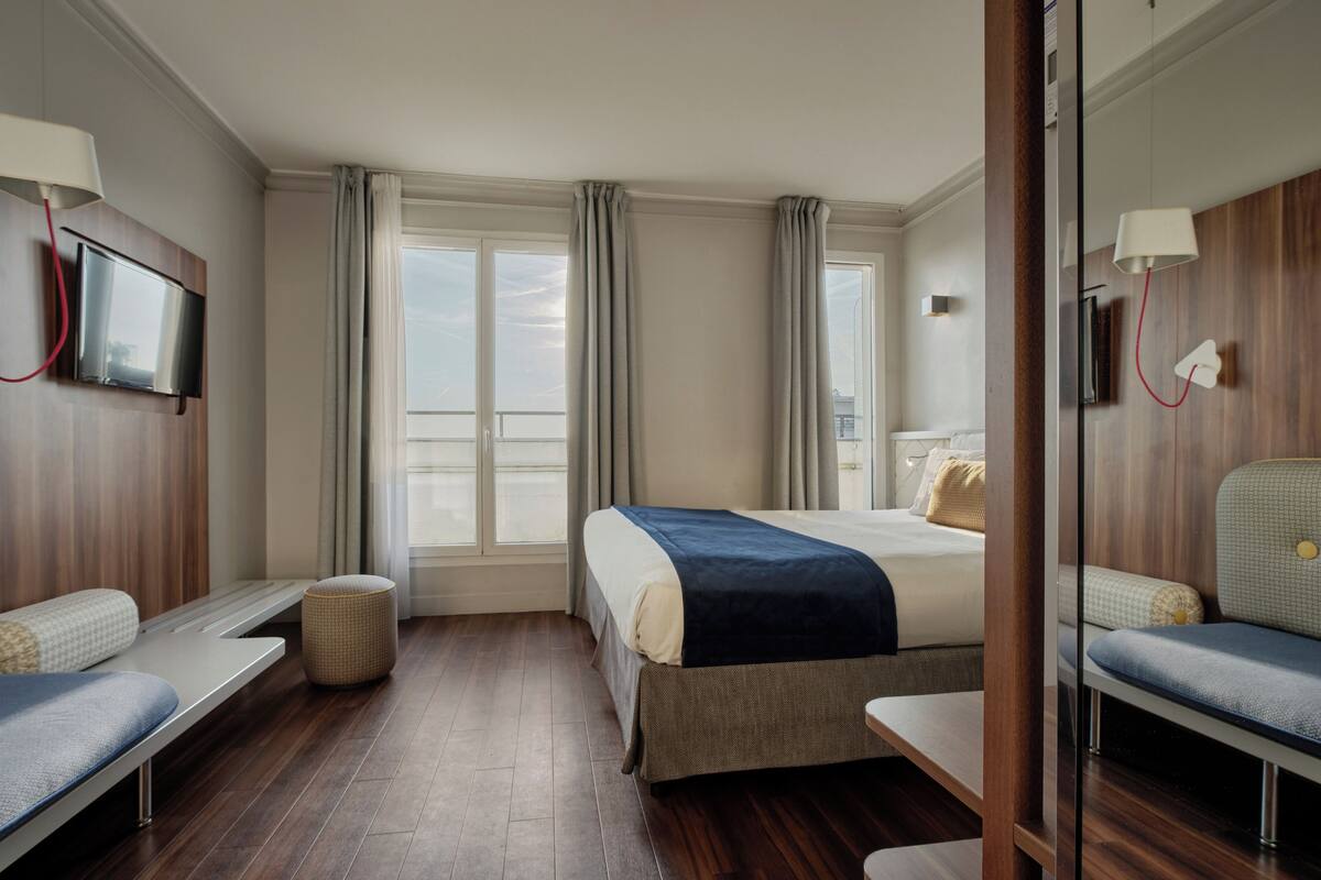 room double or twin classic view tour eiffel | desk, blackout curtains, soundproofing, iron/ironing board