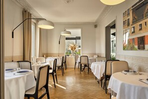 Buffet breakfast on weekends (EUR 15 per person)