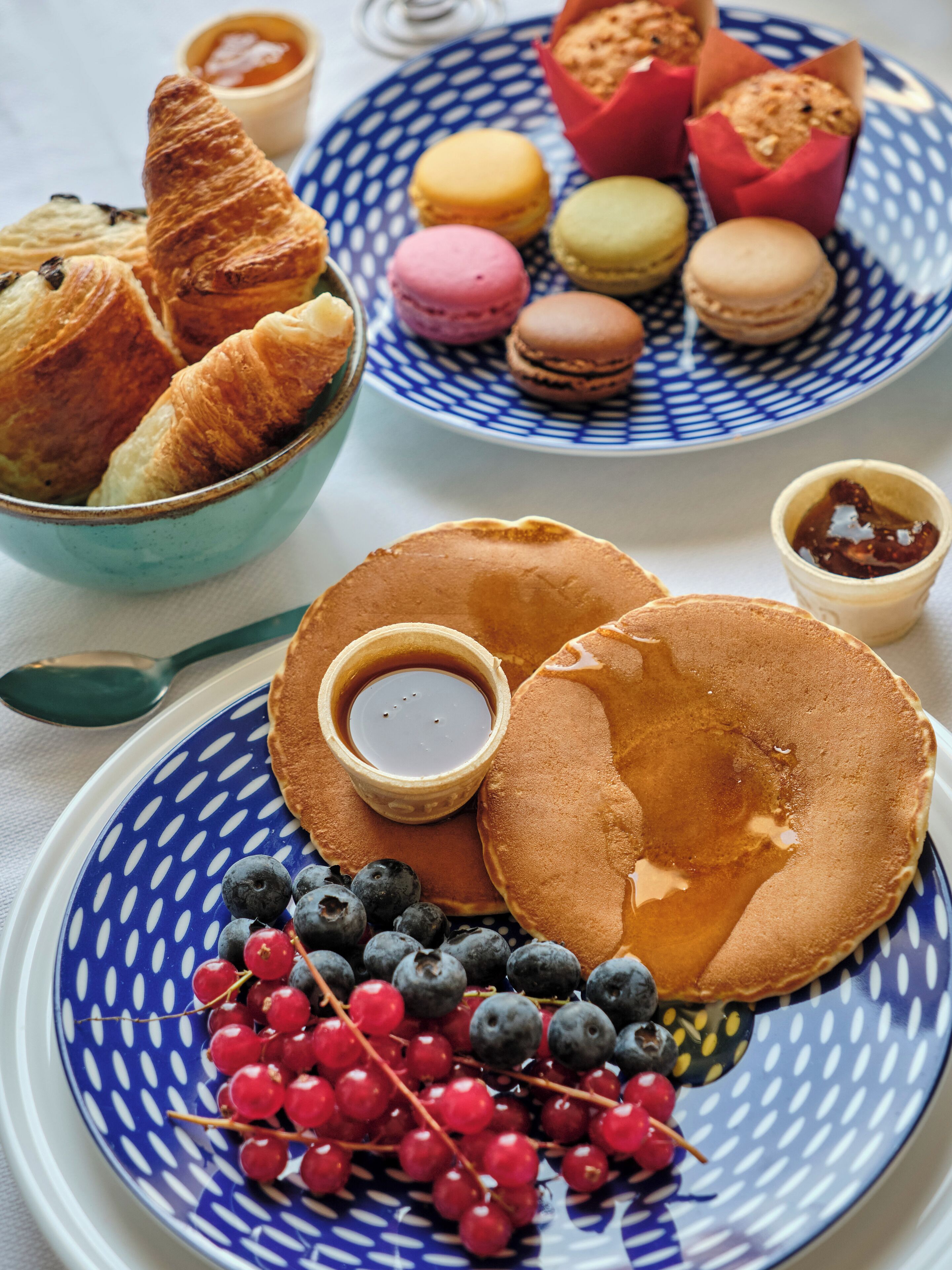 daily buffet breakfast (eur 15 per person)