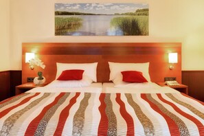 In-room safe, desk, rollaway beds, free WiFi - Rosenpark Laurensberg Superior Hotel (Aachen)