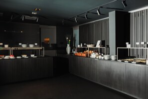 Daily continental breakfast for a fee - Hotel Sylter Hof Berlin (Berlin)