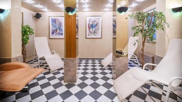 Sauna, hot stone massages, facials, 1 treatment room