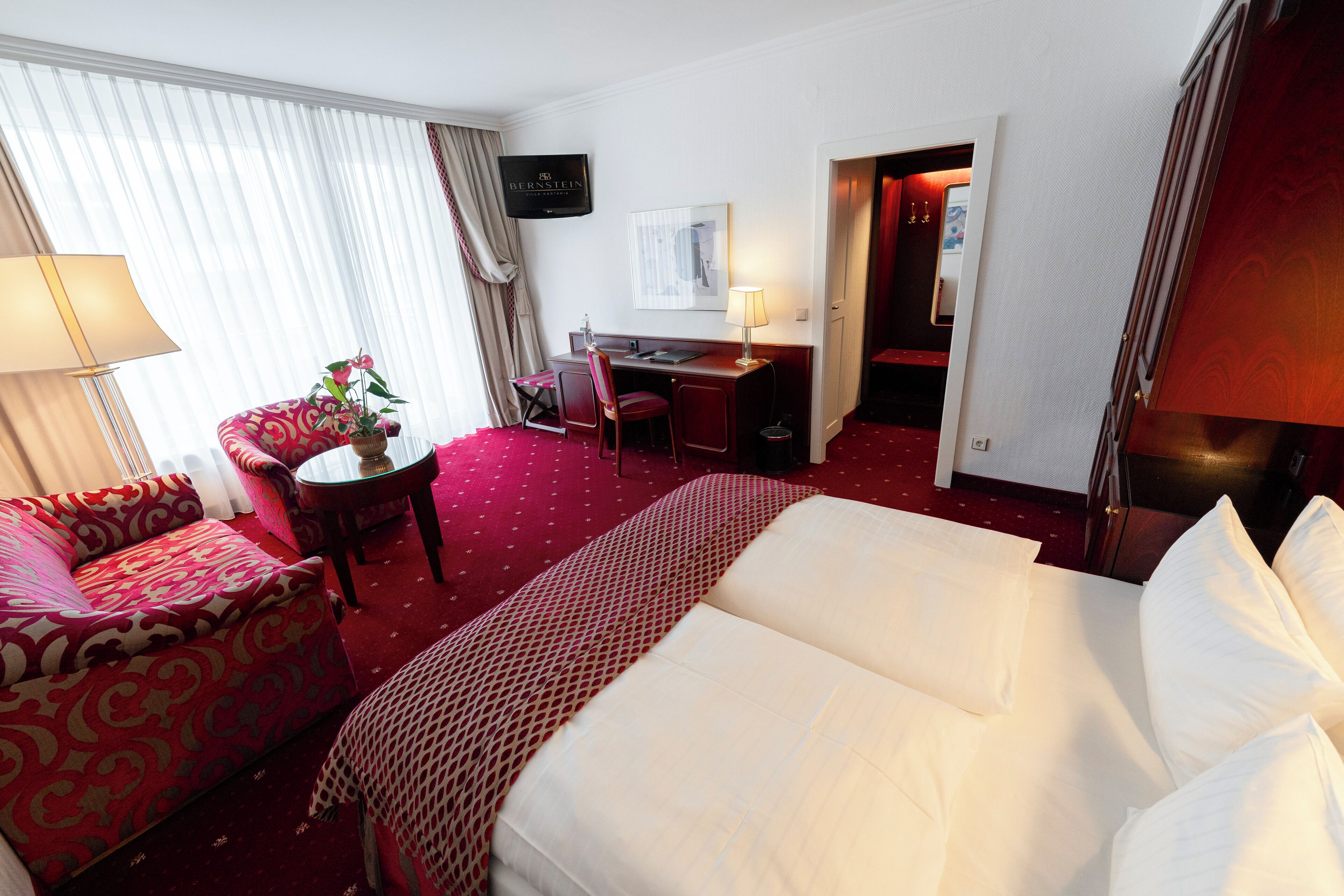 デラックス トリプルルーム | 高級寝具、羽毛の掛け布団、ピロートップベッド、ミニバー