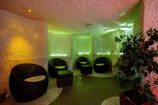 Sauna, steam room