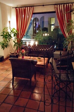 Italian cuisine, alfresco dining 