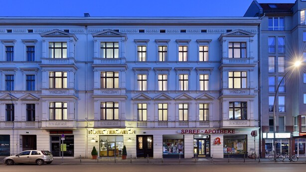A multi-story building with a classical architectural style, featuring large windows and a central entrance. - Hotel Tiergarten Berlin (Berlin)