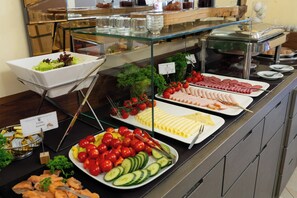 A buffet with various food items including salads, meats, and cheeses. - Hotel Tiergarten Berlin (Berlin)
