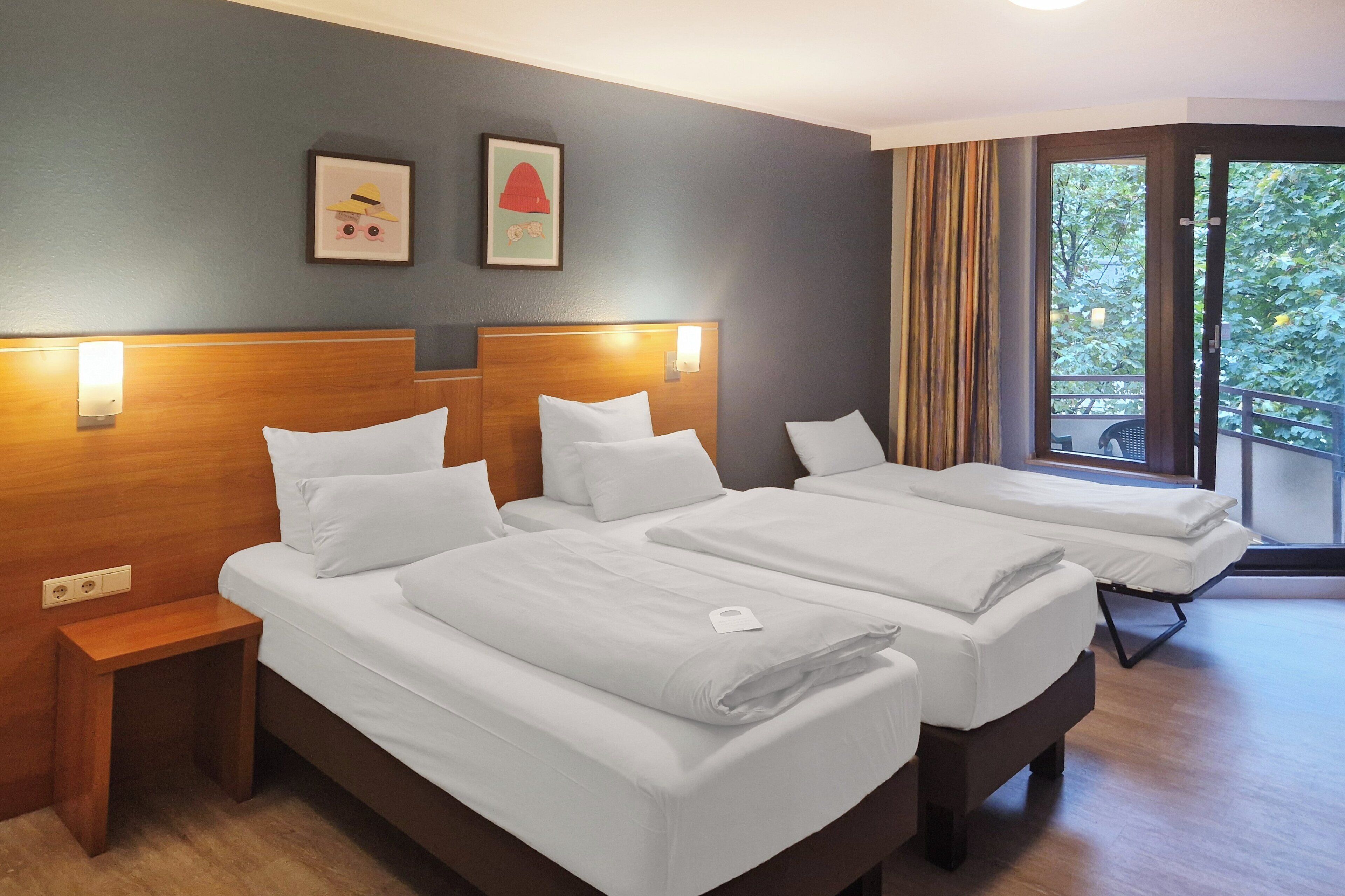 Premium Room, 1 King Bed, Garden View | In-room safe, desk, soundproofing, iron/ironing board