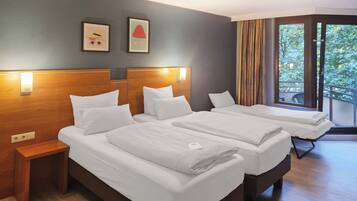 Premium-Zimmer, 1Â King-Bett, Gartenblick | Zimmersafe, Schreibtisch, schallisolierte Zimmer, BĂŒgeleisen/BĂŒgelbrett