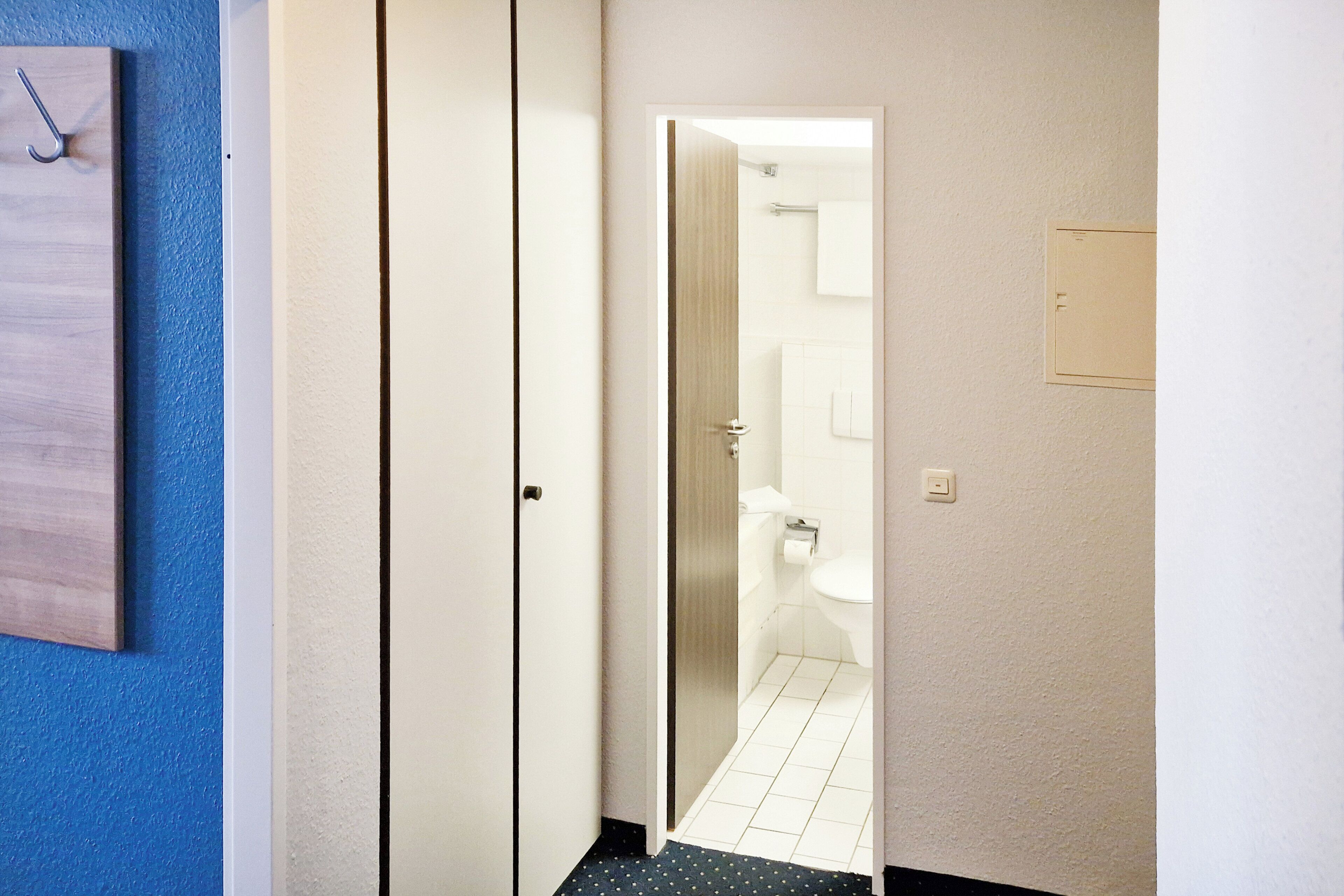 Caja de seguridad en la habitación y escritorio 