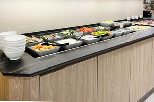 Desayuno buffet (con cargo) los fines de semana