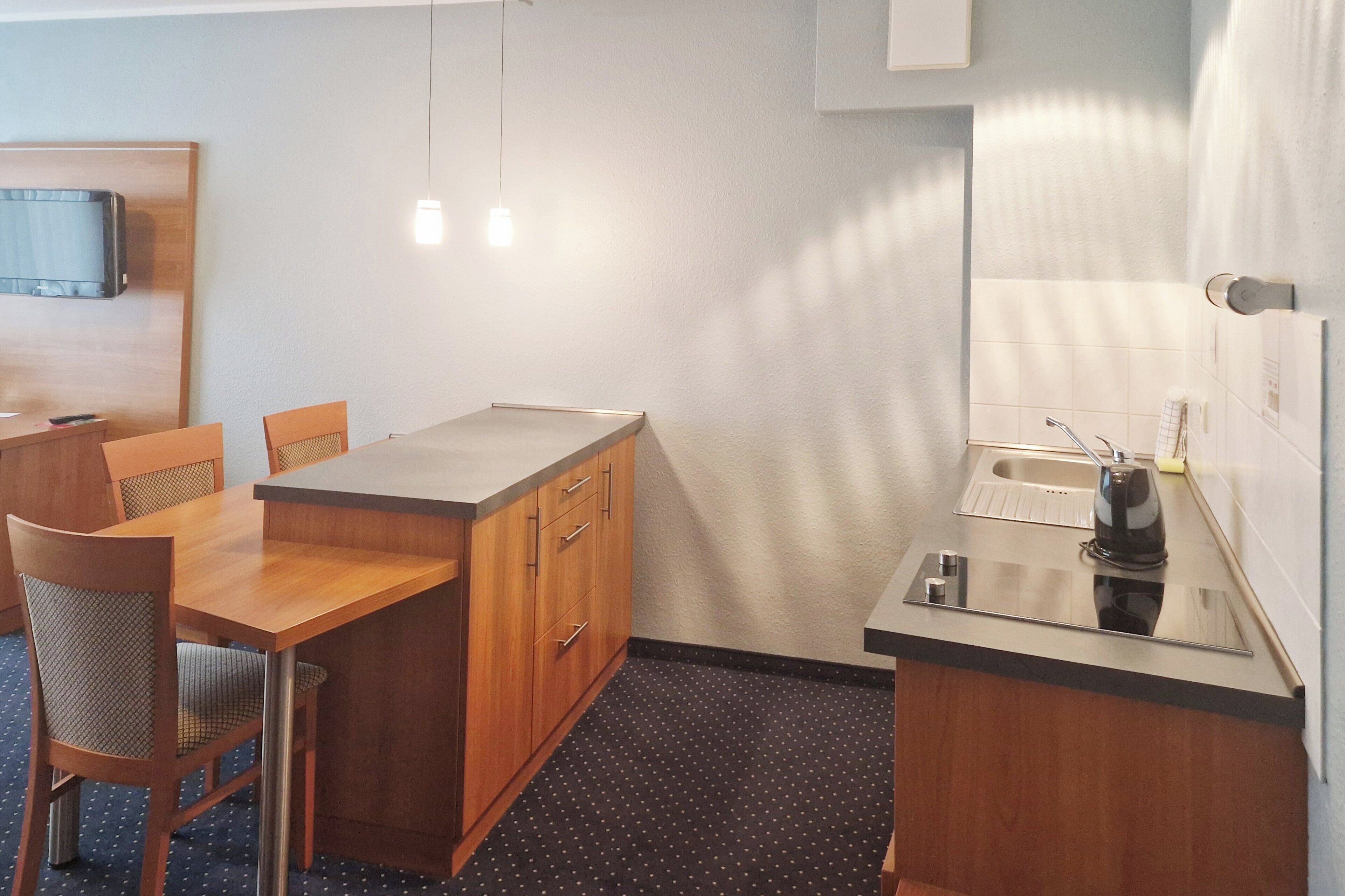 客房内保险箱、办公桌、隔音、熨斗/熨板