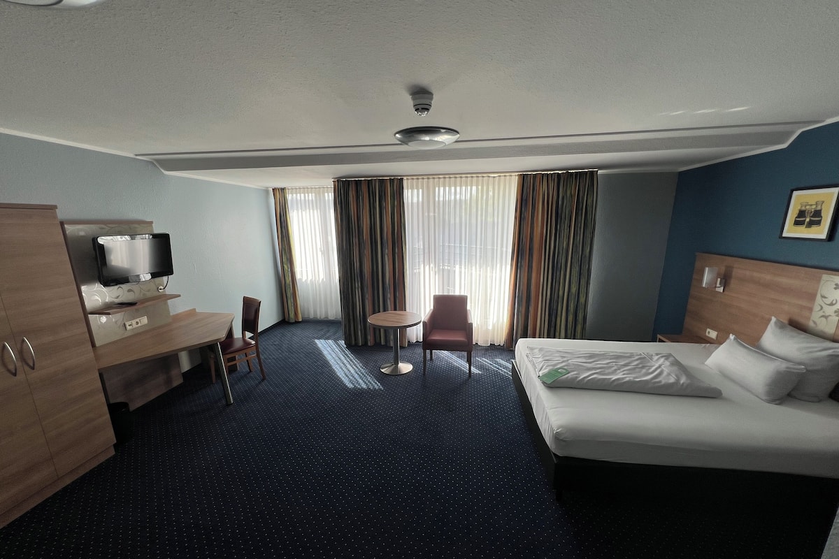 Suite, 1 Bedroom, Kitchen, Garden View | In-room safe, desk, soundproofing, iron/ironing board