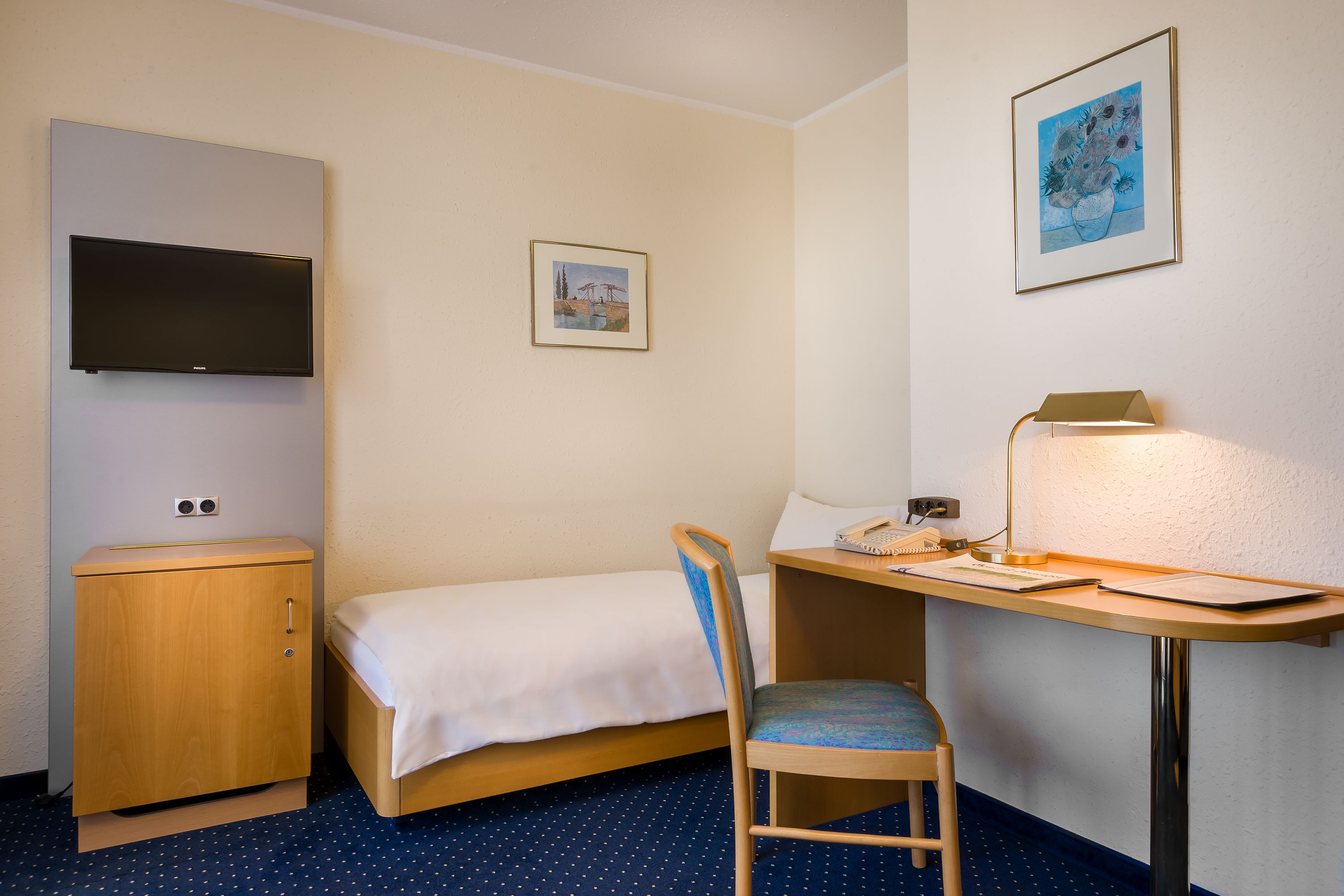 single room | 1 bedroom, hypo-allergenic bedding, minibar, in-room safe