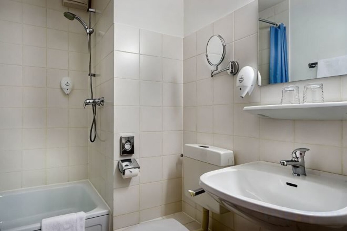 Bathroom | Shower, hair dryer, towels