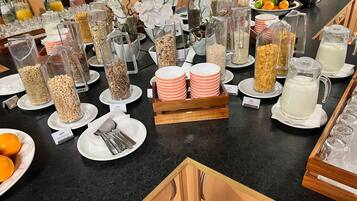 Frokostbuffé hver dag (EUR 12.5 per person)