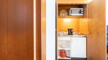 1 bedroom, hypo-allergenic bedding, minibar, in-room safe