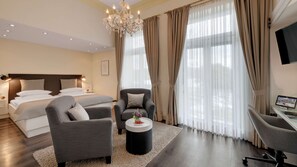 Ropa de cama hipoalergénica, escritorio, cortinas opacas