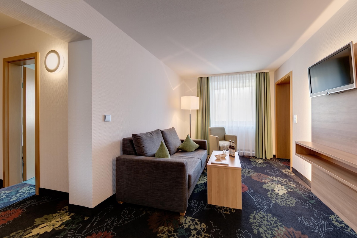 Suite, 2 lits jumeaux | Coffre-fort, accès au Wi-Fi (inclus), literie fournie