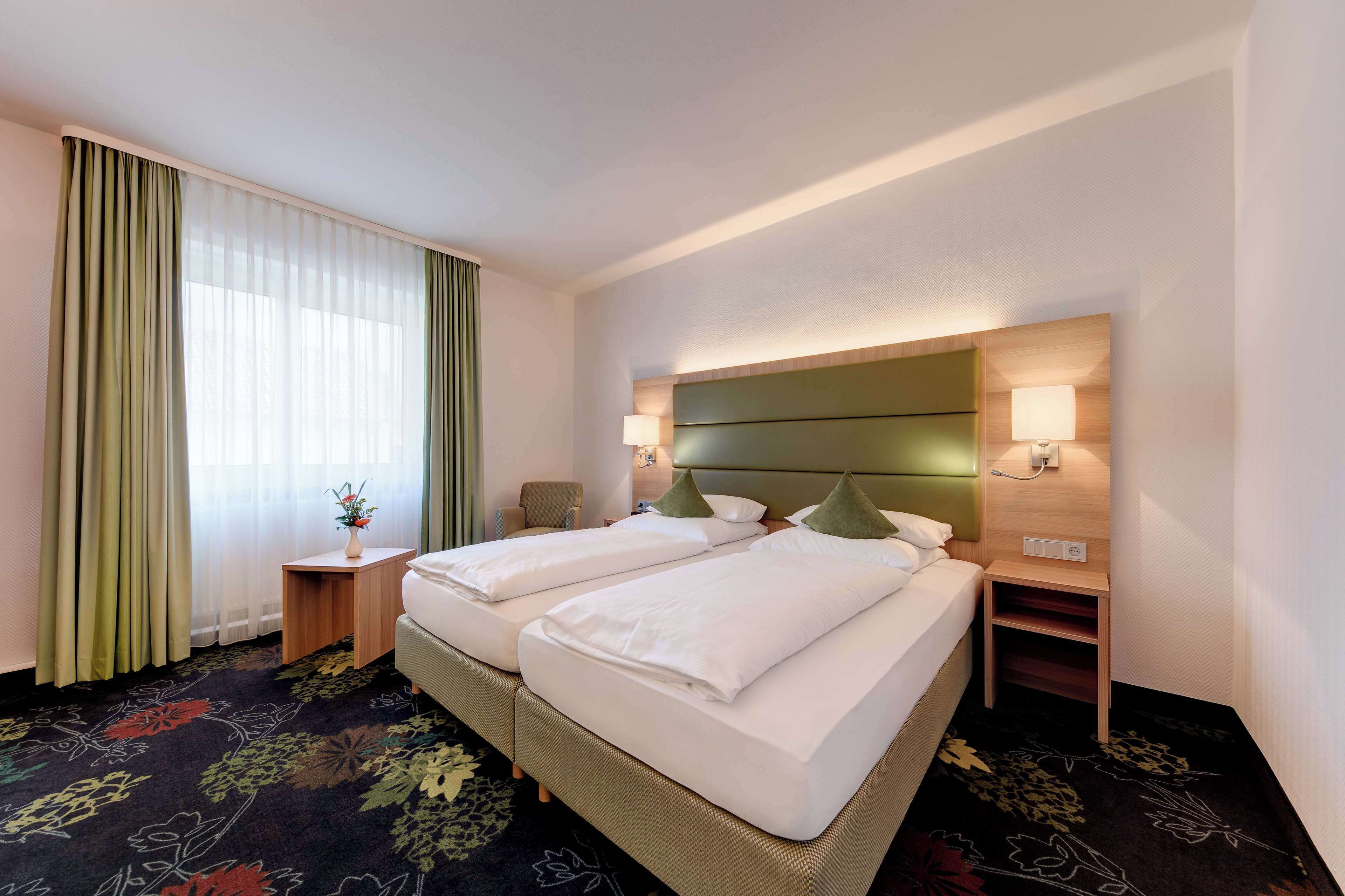 suite, 2 single beds | room amenity