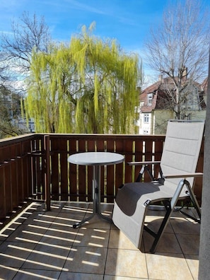 Comfort Room, 1 Queen Bed, Balcony (Larger Room;Quiet Location)