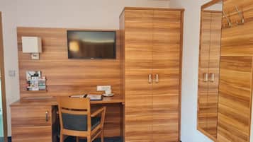 Comfort-Zimmer, 1 Queen-Bett, Balkon (Larger Room;Quiet Location)