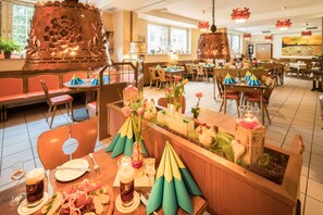 2 restaurants, lunch, dinner served; Chinese cuisine  - Airport Fashion Hotel (Düsseldorf)