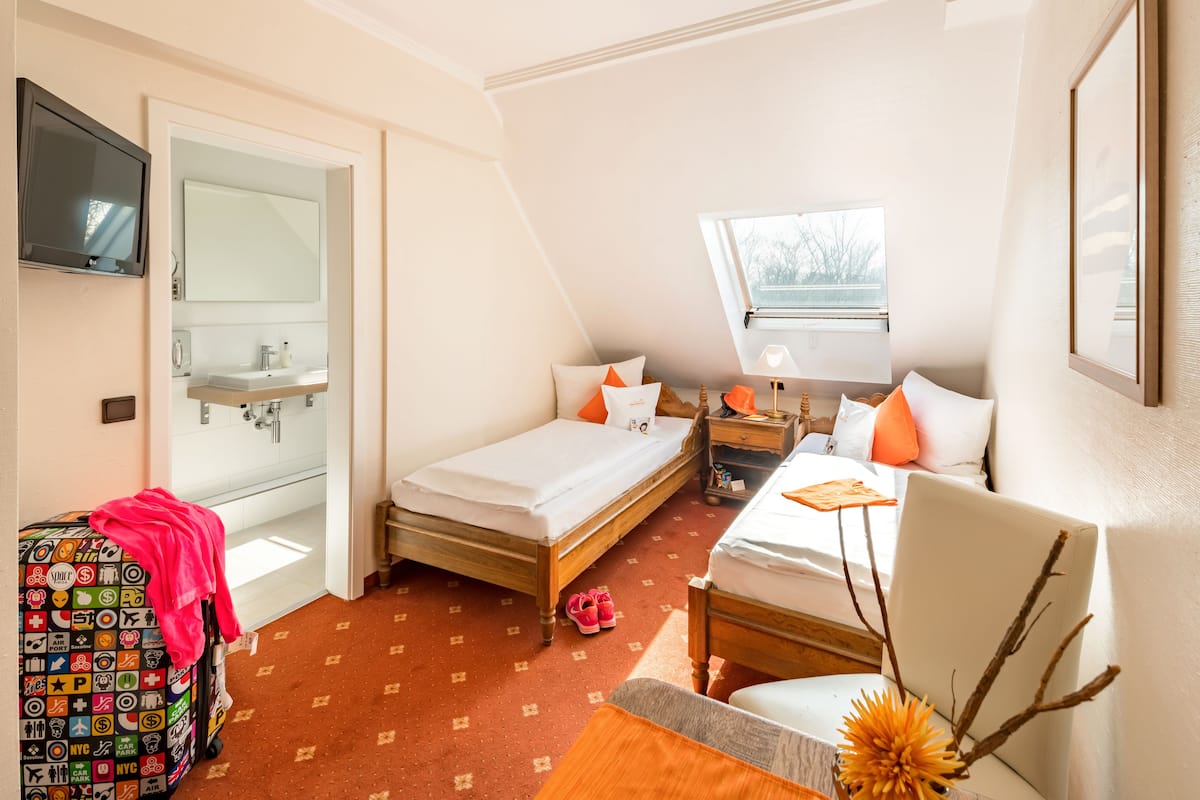 Standard Double Room, 2 Twin Beds | In-room safe, rollaway beds (surcharge), WiFi (free), bed sheets