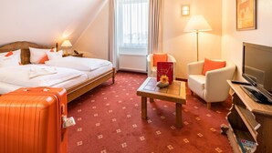 Standard Double Room, 2 Twin Beds | In-room safe, rollaway beds (surcharge), WiFi (free), bed sheets - Airport Fashion Hotel (Düsseldorf)