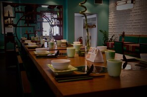 2 restaurants, lunch, dinner served; Chinese cuisine  - Airport Fashion Hotel (Düsseldorf)