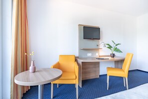 Comfort Δίκλινο Δωμάτιο (Double ή Twin) | Υποαλλεργικά κλινοσκεπάσματα, χρηματοκιβώτιο στο δωμάτιο, γραφείο 