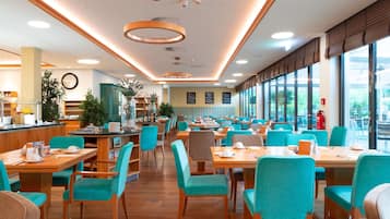 包含每日自助早餐