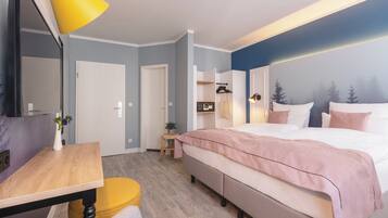 Desk, laptop workspace, soundproofing, free cribs/infant beds