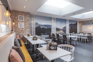 Tägliches Frühstücksbuffet (17 EUR pro Person)