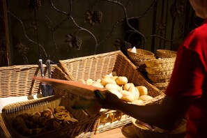 Lunch and dinner served, Vietnamese cuisine